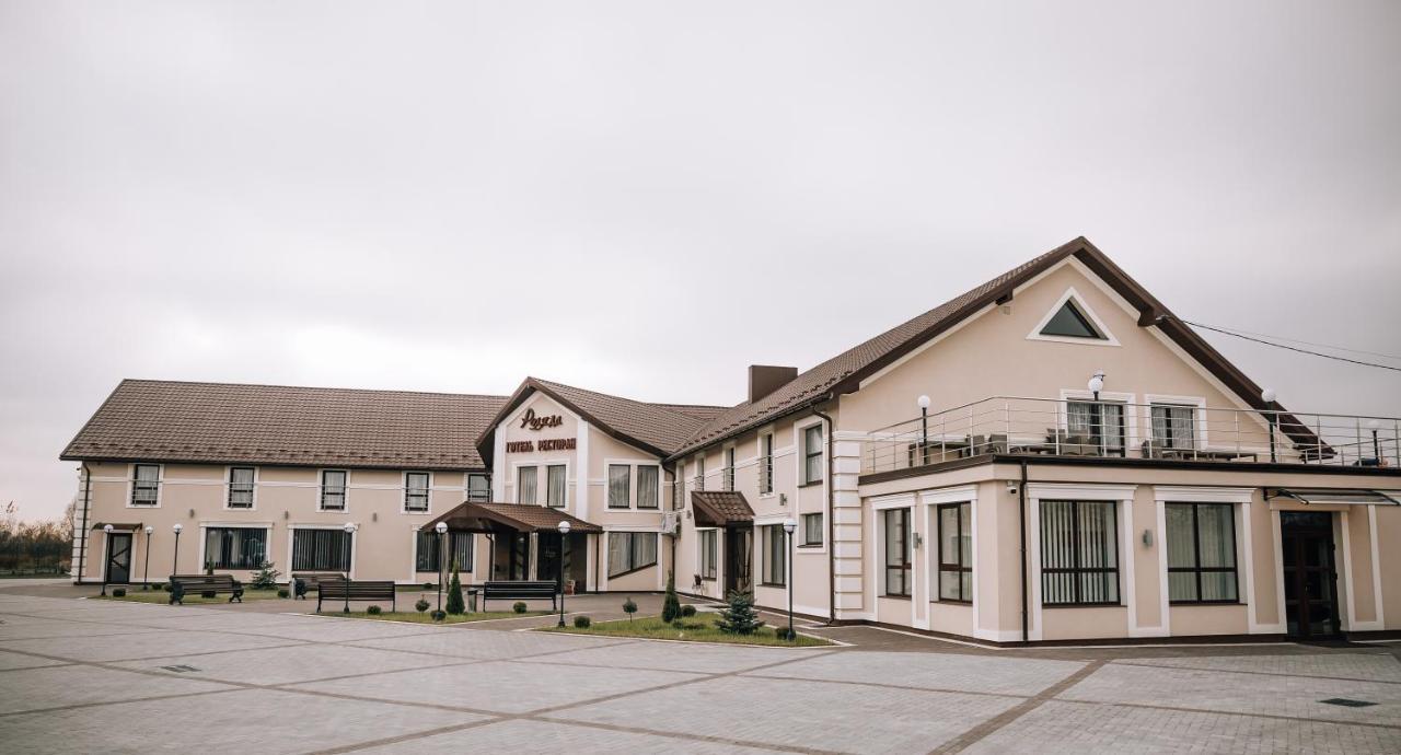 Hotel Роляда Tysmenytsia Exteriér fotografie