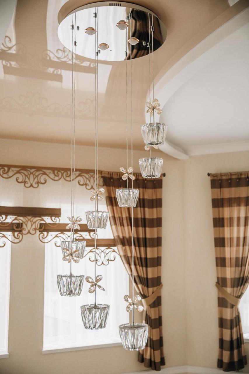 Hotel Роляда Tysmenytsia Exteriér fotografie
