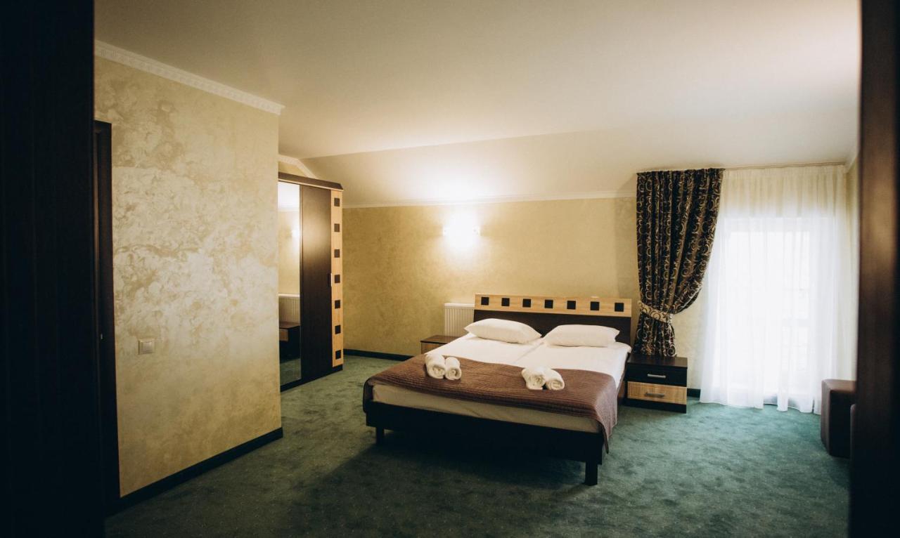 Hotel Роляда Tysmenytsia Exteriér fotografie