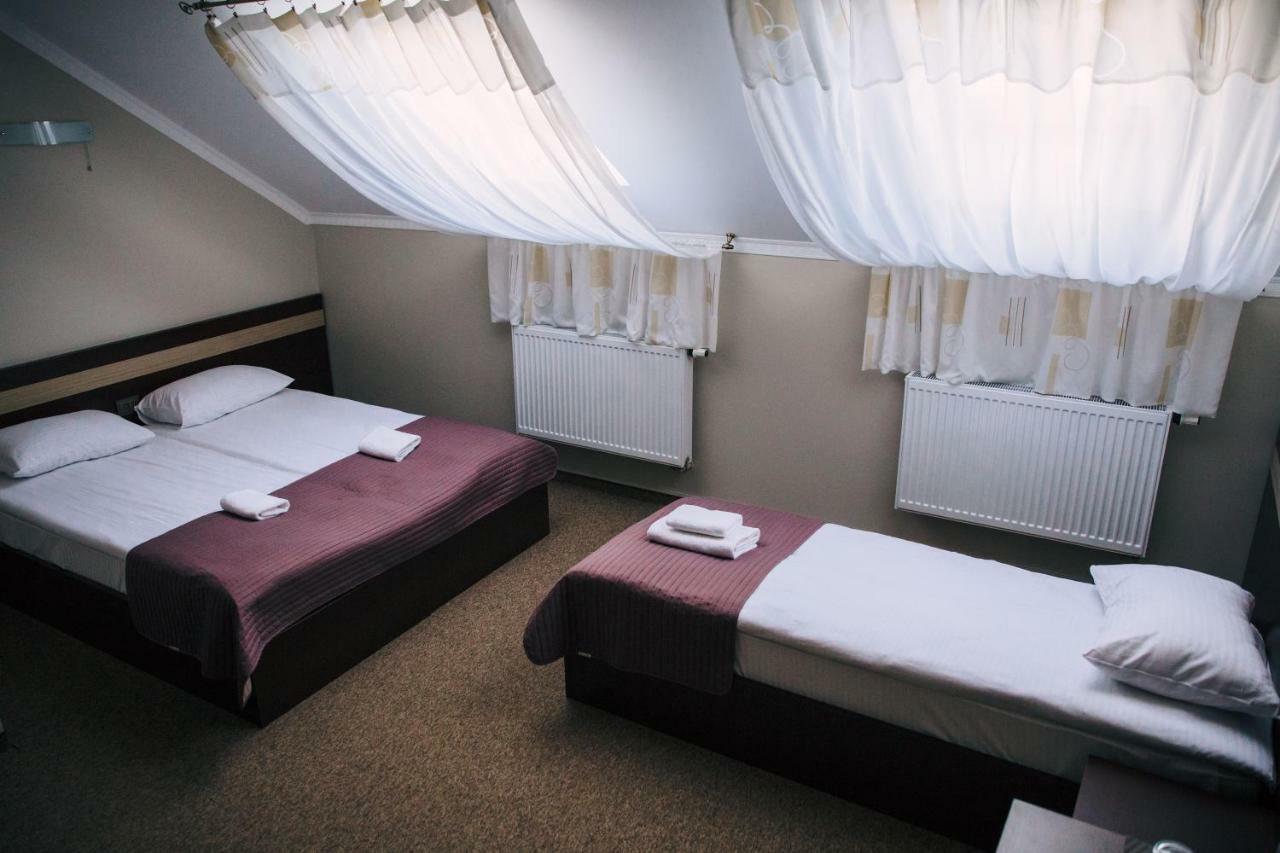 Hotel Роляда Tysmenytsia Exteriér fotografie