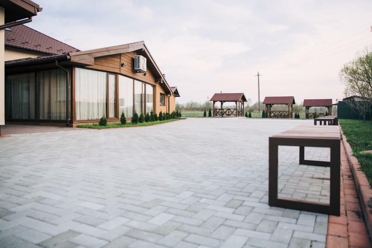 Hotel Роляда Tysmenytsia Exteriér fotografie