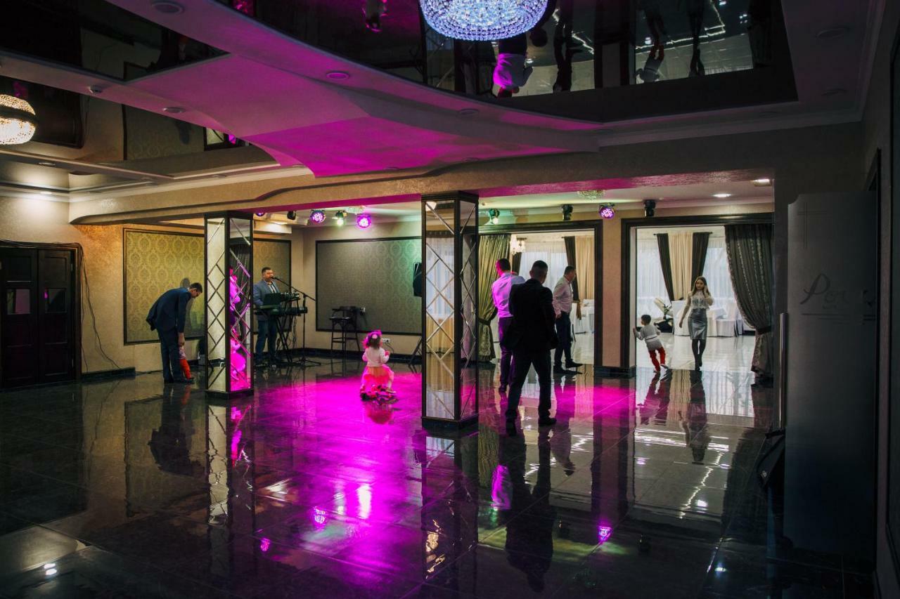 Hotel Роляда Tysmenytsia Exteriér fotografie