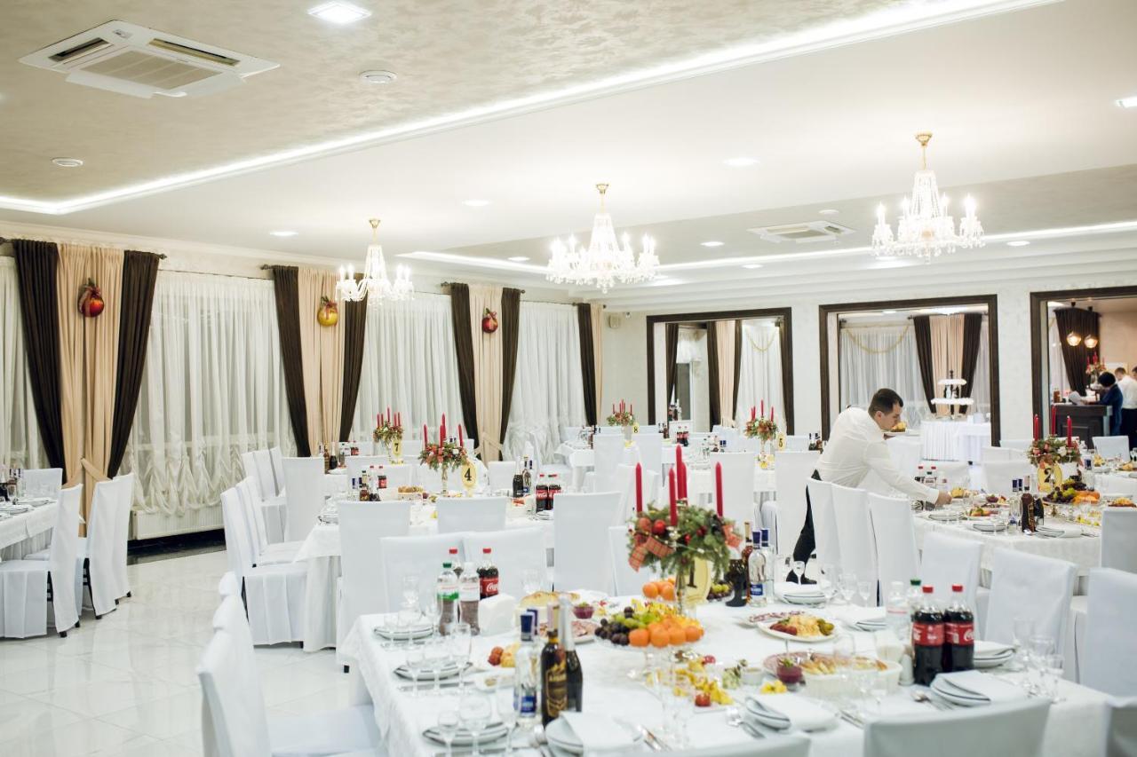 Hotel Роляда Tysmenytsia Exteriér fotografie