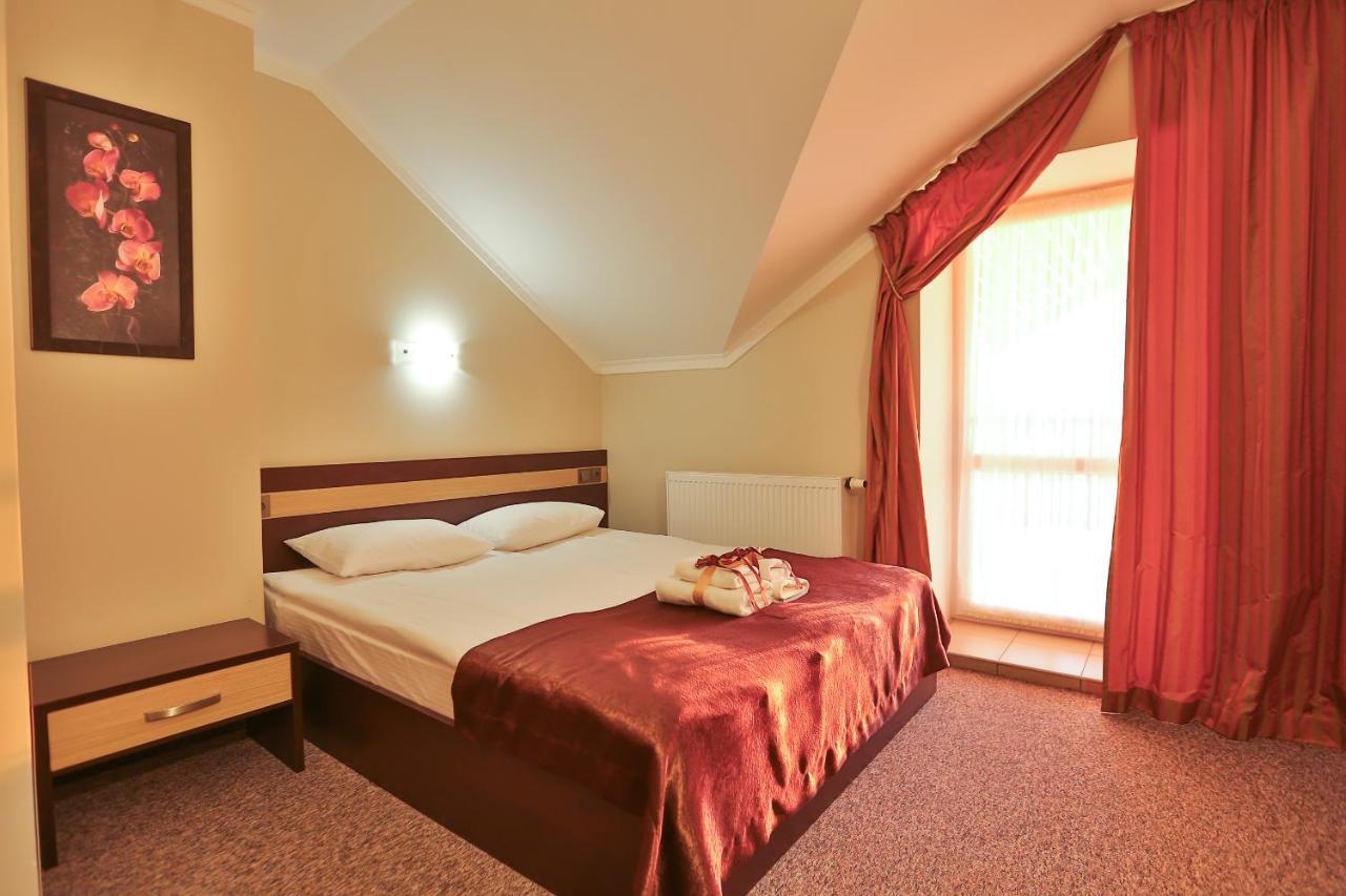 Hotel Роляда Tysmenytsia Exteriér fotografie