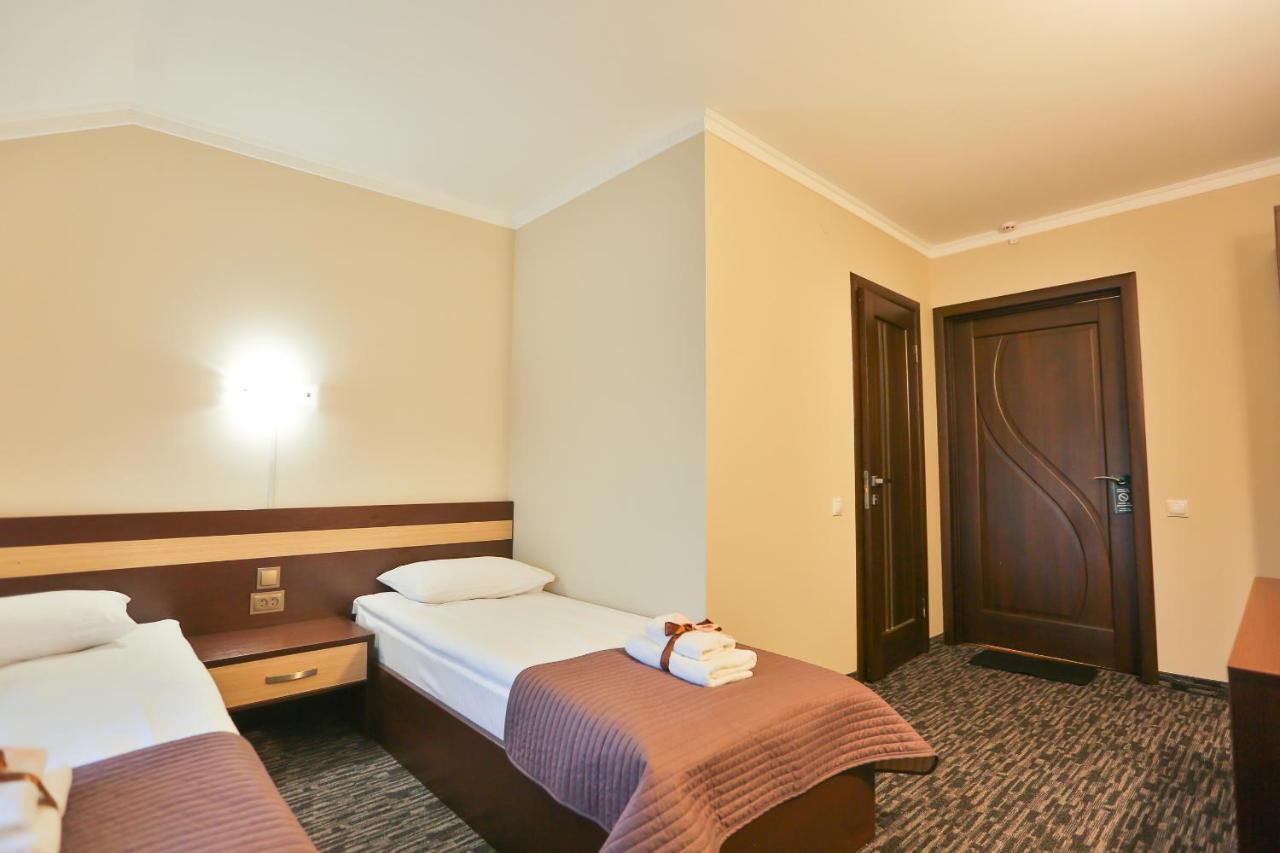 Hotel Роляда Tysmenytsia Exteriér fotografie