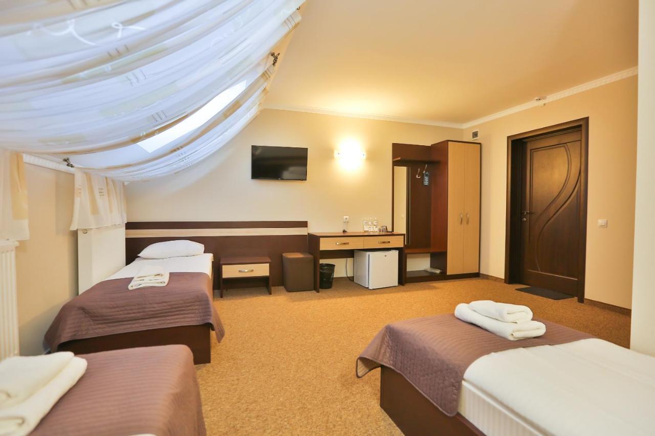 Hotel Роляда Tysmenytsia Exteriér fotografie