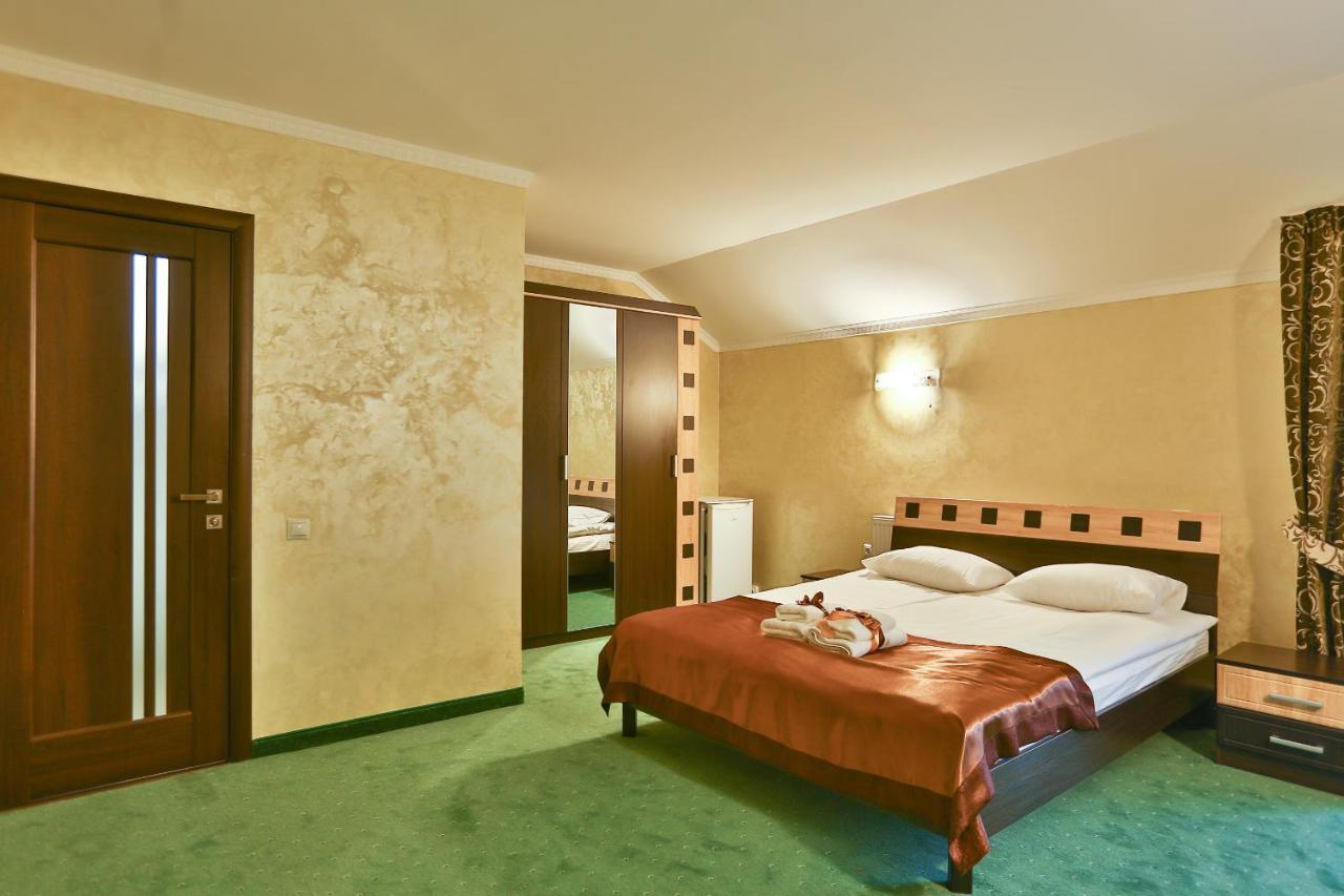 Hotel Роляда Tysmenytsia Exteriér fotografie