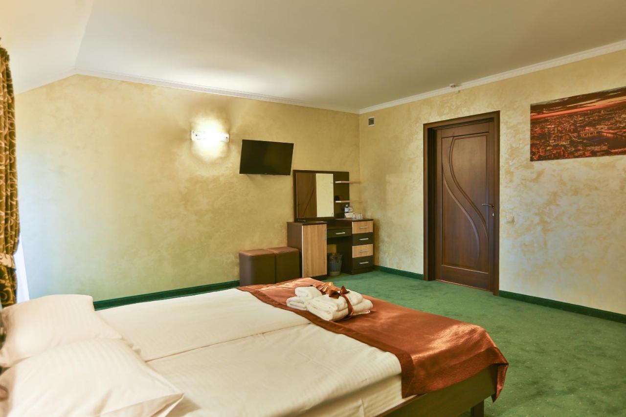 Hotel Роляда Tysmenytsia Exteriér fotografie