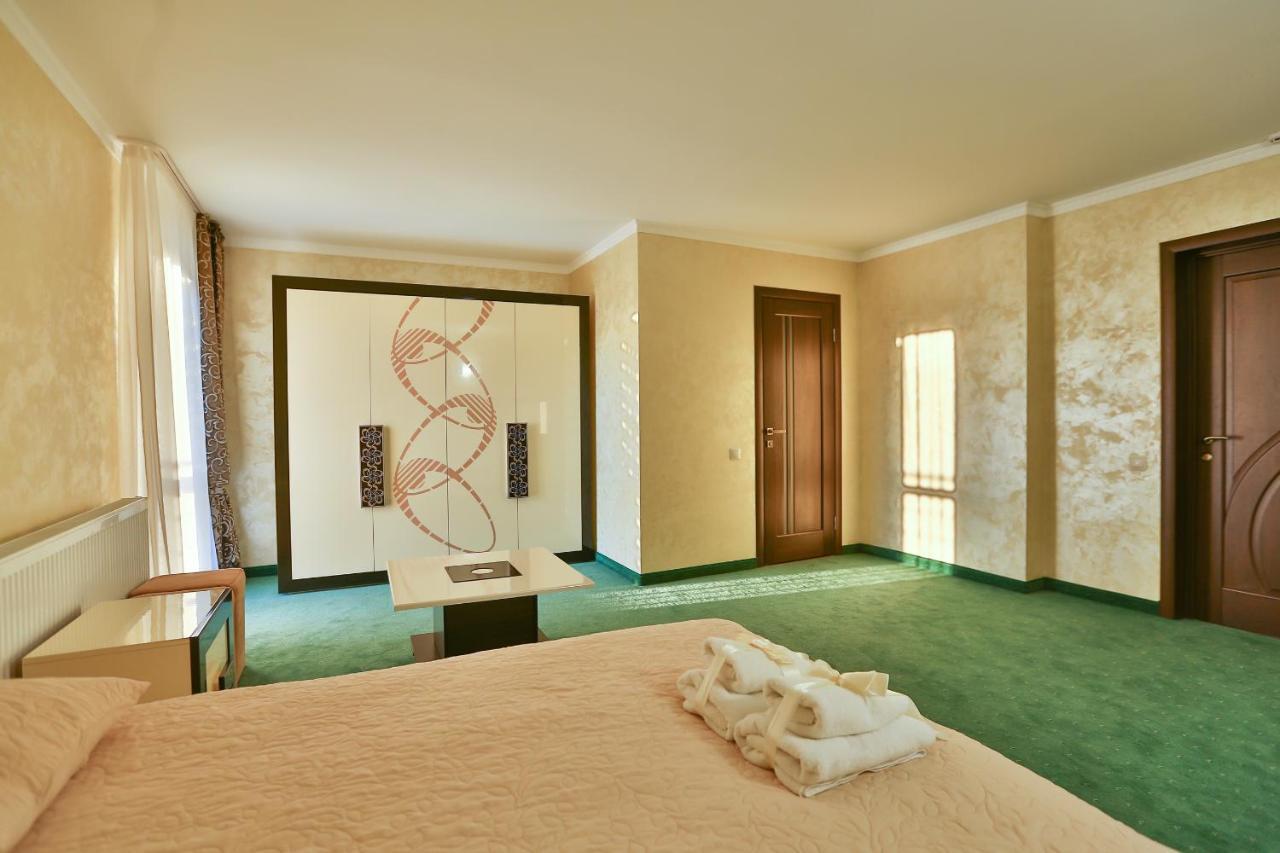 Hotel Роляда Tysmenytsia Exteriér fotografie
