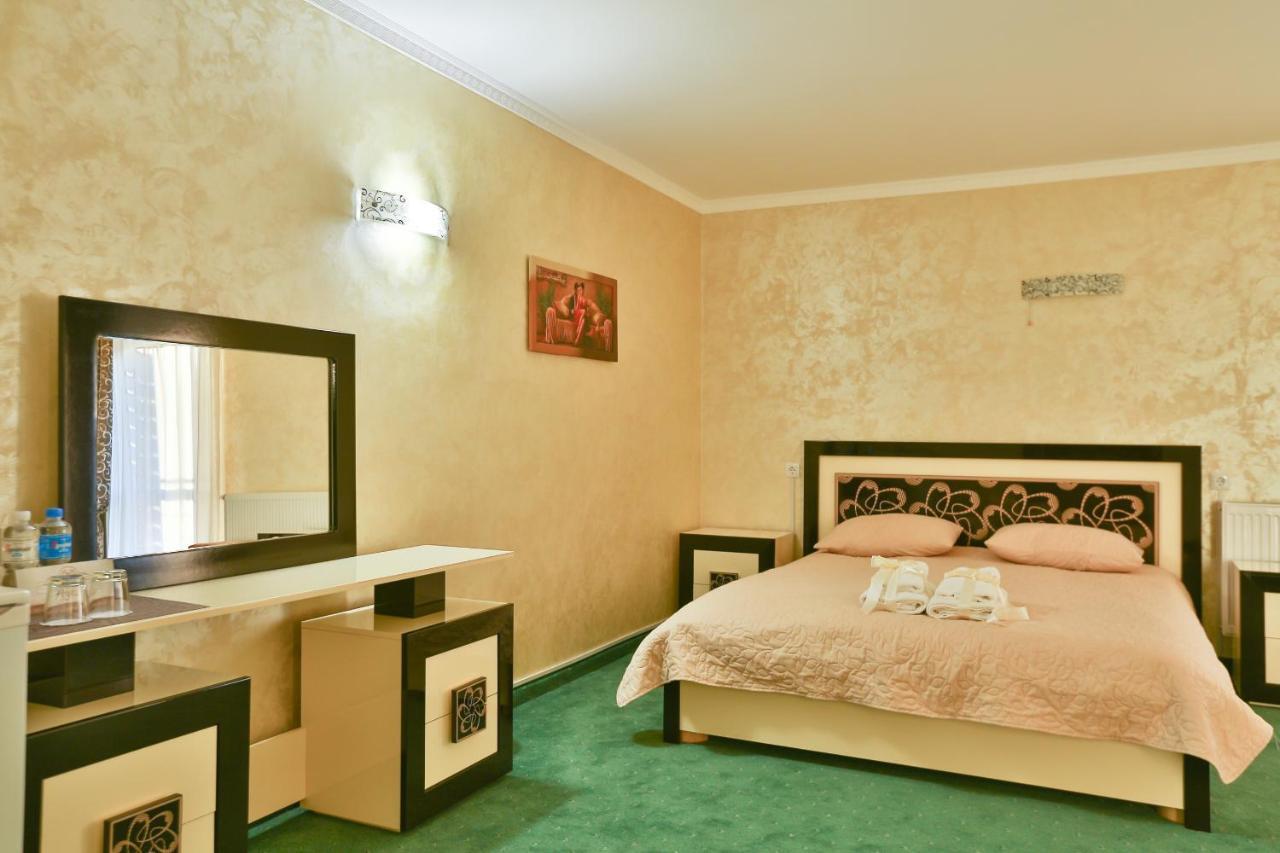 Hotel Роляда Tysmenytsia Exteriér fotografie